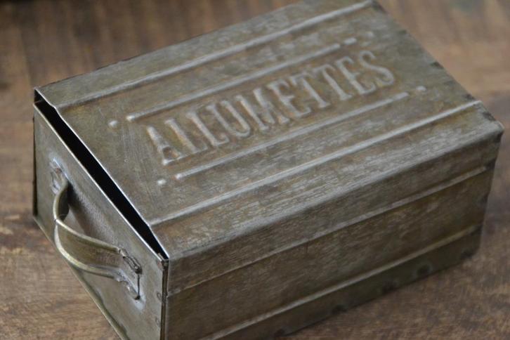 Opbergdoos Landelijk zinc metaal - Lucifers / allumettes -, Verzamelen, Rookartikelen, Aanstekers en Luciferdoosjes, Nieuw, Luciferdoosjes of -merken