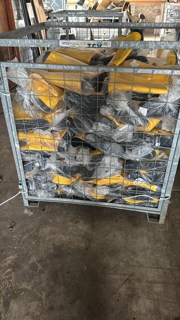 Partij van ca. 475 nieuwe Spirale-werklaarzen te koop beschikbaar voor biedingen