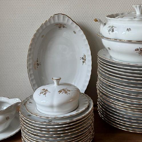 Compleet 12 Persoons Servies Wit Goud Mosa Maastricht, Huis en Inrichting, Keuken | Servies, Gebruikt, Compleet servies, Overige stijlen