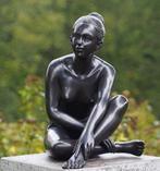 Zittend Naakte Vrouw / Brons / tuinbeeld / 32 cm hoog