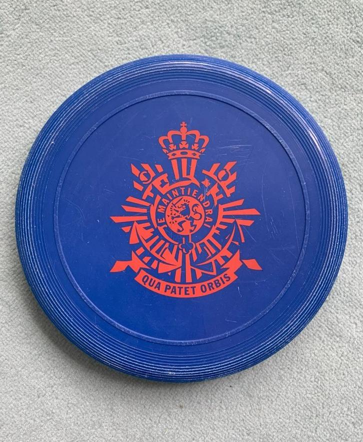 Frisbee Korps Mariniers - blauw met rood wapen, Verzamelen, Militaria | Algemeen, Marine, Overige typen, Nederland, Ophalen of Verzenden