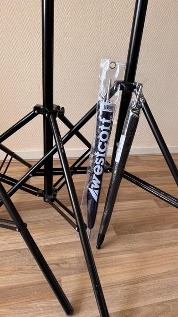 Bresser & Bowens statief + Westcott & Bresser paraplu beschikbaar voor biedingen