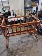 Antiek kinderwiegje, Ophalen