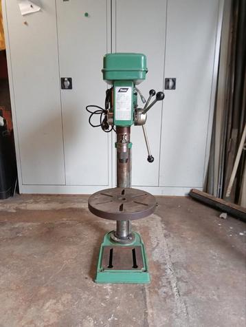 Nette Ferm Heavy Duty kolomboormachine beschikbaar voor biedingen