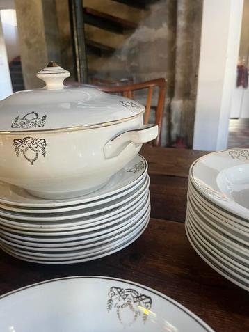 Brocante 12-pers servies Boch art deco beschikbaar voor biedingen