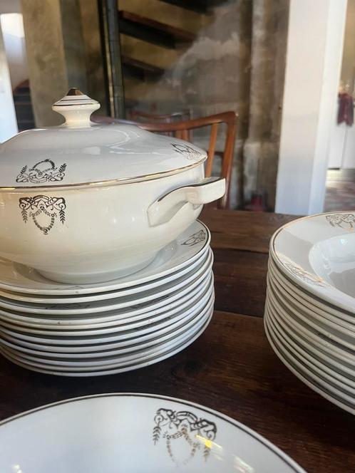 Brocante 12-pers servies Boch art deco, Antiek en Kunst, Antiek | Servies compleet, Ophalen