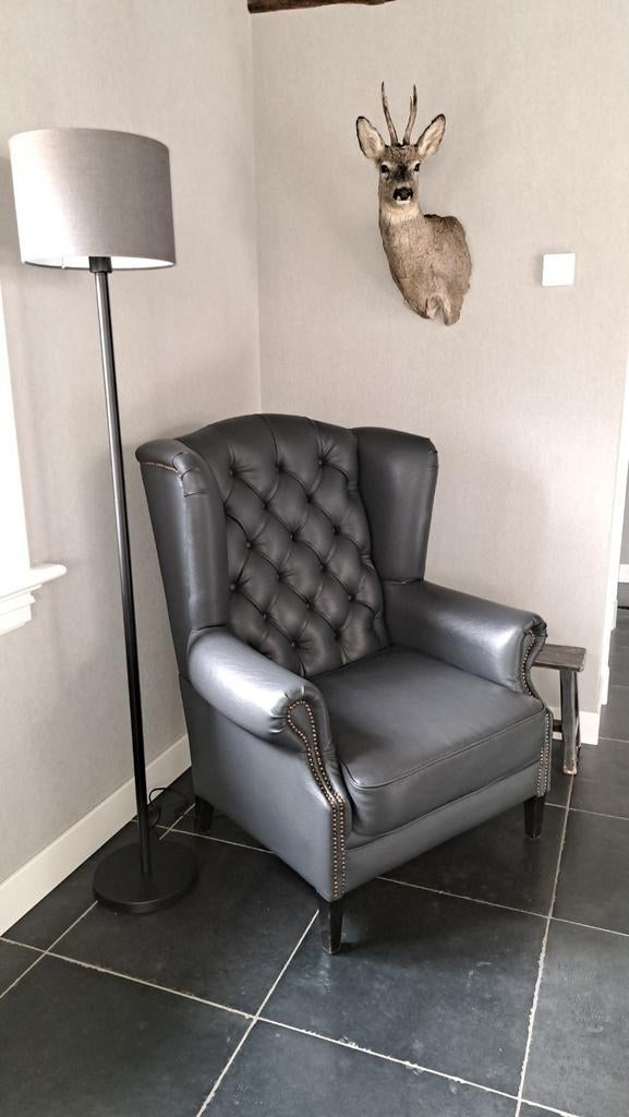 Landelijke gecapitonneerde fauteuil(s), Huis en Inrichting, Fauteuils, Zo goed als nieuw, Leer, Overige materialen, 50 tot 75 cm