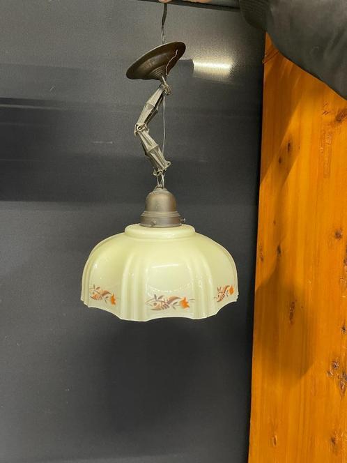 Vintage Plafondlamp met Opaline Glaskap en Bloemmotief, Antiek en Kunst, Curiosa en Brocante, Ophalen