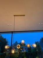Bolia Orb Hanglamp - Rookglas & Antiek Vermessingd IJzer 2x, Huis en Inrichting, Ophalen of Verzenden, Zo goed als nieuw, Glas