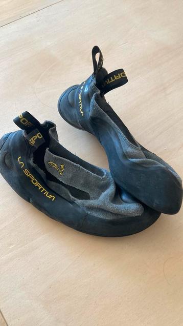 La Sportiva Cobra maat 43,5 beschikbaar voor biedingen
