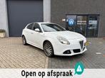 Alfa Romeo Giulietta 1.4 T Progression|170pk|Leder|Trekhaak, Voorwielaandrijving, Gebruikt, 4 cilinders, Wit