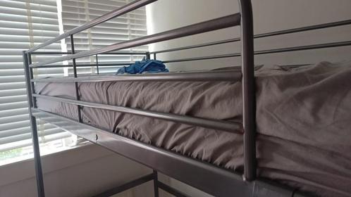 Hoogslaper IKEA (grijs metaal), Huis en Inrichting, Slaapkamer | Stapelbedden en Hoogslapers, Gebruikt, Hoogslaper, 90 cm, 200 cm