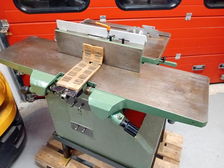 Cirkelzaagmachine Vlak en vandikte Freesmachine combinatie, Doe-het-zelf en Verbouw, Gereedschap | Zaagmachines, Gebruikt, Afkortzaag