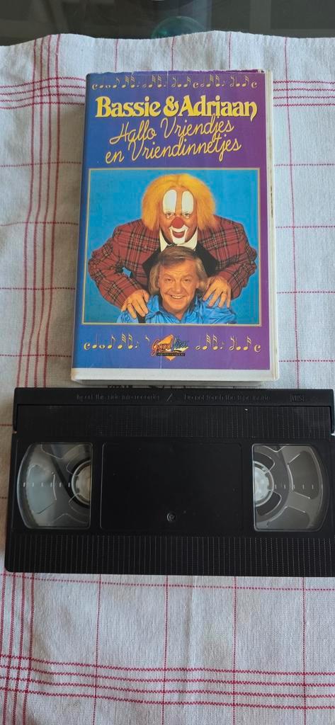 Bassie & Adriaan - Hallo Vriendjes en Vriendinnetjes VHS, Cd's en Dvd's, VHS | Kinderen en Jeugd, Gebruikt, Kinderprogramma's en -films