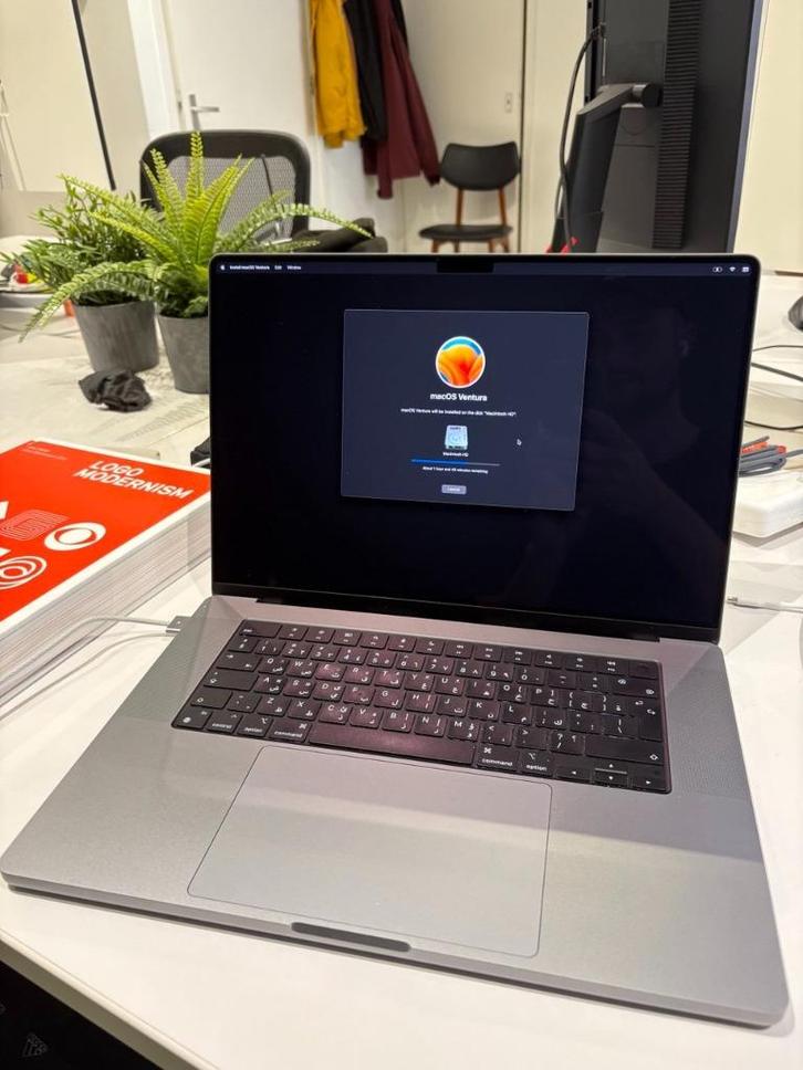 MacBook Pro 16″ M2 Pro – 16 GB | 1 TB – Eng/Arab toetsenbord, Computers en Software, Apple Macbooks, Zo goed als nieuw, MacBook Pro