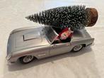 Kerst modelauto met kerstman en kerstboom 1:18 (25 a 30cm), Ophalen of Verzenden, Gebruikt, Auto