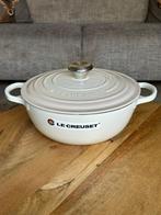 Le Creuset Marmite 26 cm - Meringue, Huis en Inrichting, Keuken | Potten en Pannen, Ophalen of Verzenden, Nieuw, Gietijzer, Koekenpan of Braadpan