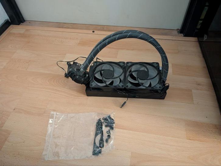Arctic Liquid freezer II 240mm AIO, Computers en Software, Pc- en Netwerkkabels, Ophalen of Verzenden