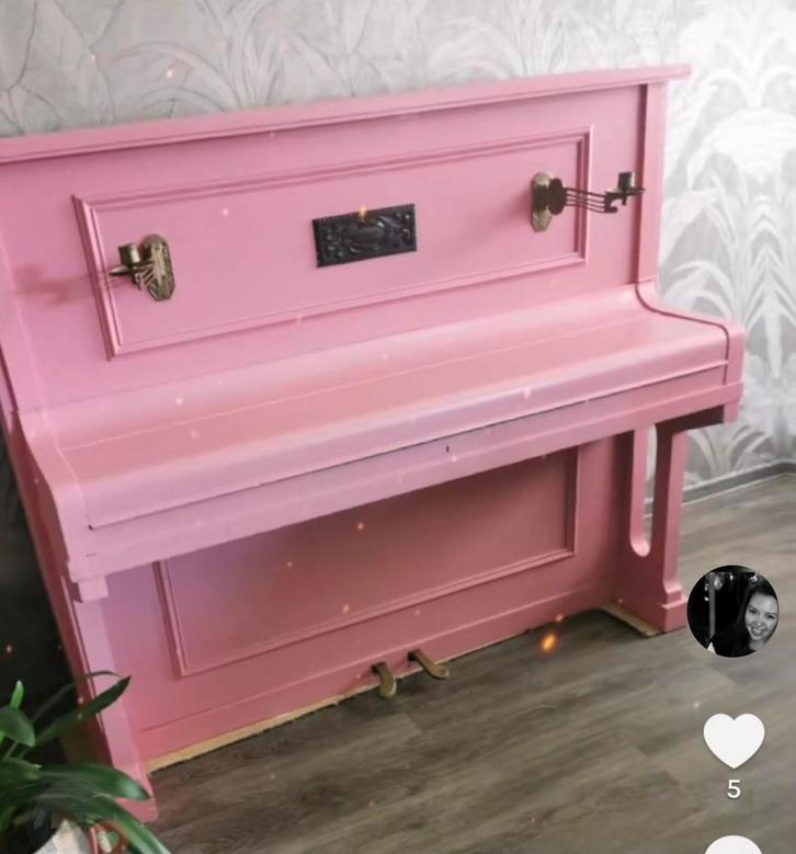 Roze piano, Muziek en Instrumenten, Piano's, Gebruikt, Zwart, Ophalen