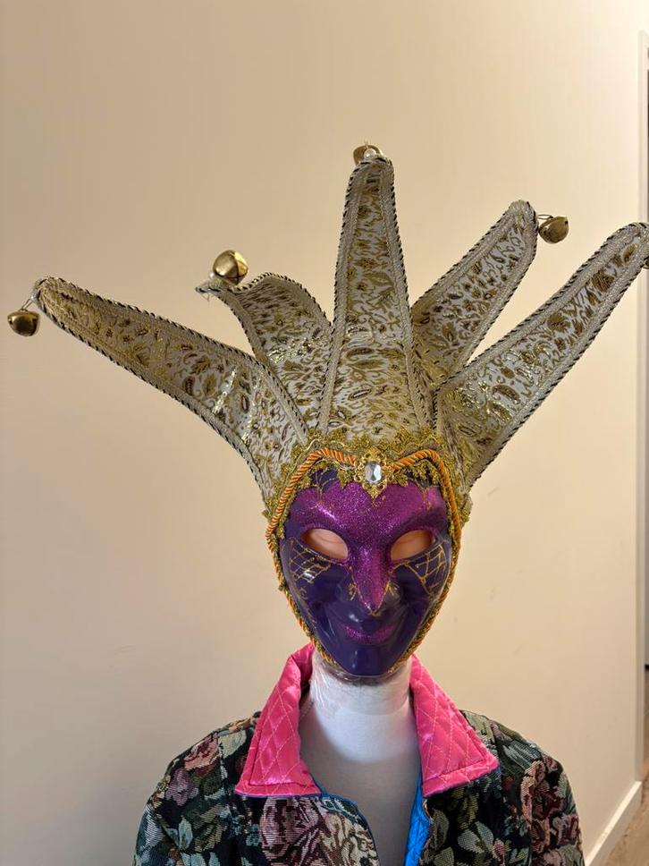 Grote Venetiaanse Jester masker paars-goud met bellen,masker, Hobby en Vrije tijd, Feestartikelen, Zo goed als nieuw, Verzenden