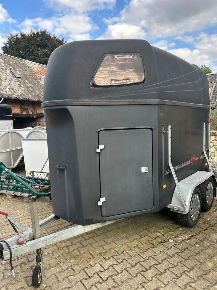 Hotrarijs Hotra E-force 2-Paards polyester trailer, Dieren en Toebehoren, Paarden en Pony's | Trailers en Aanhangwagens, Gebruikt