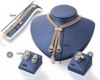 NIEUW Prachtig 4-delig GOUDKLEURIG sieraden set, Sieraden, Tassen en Uiterlijk, Kettingen, Overige materialen, Verstelbaar, Nieuw