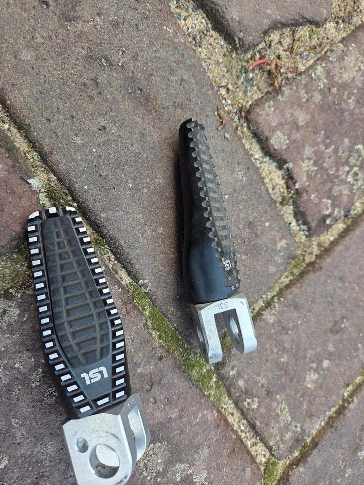 Suzuki Gsf 1200 Bandit lsl ergonia zwart voetsteunen, Motoren, Onderdelen | Overige, Gebruikt, Ophalen of Verzenden