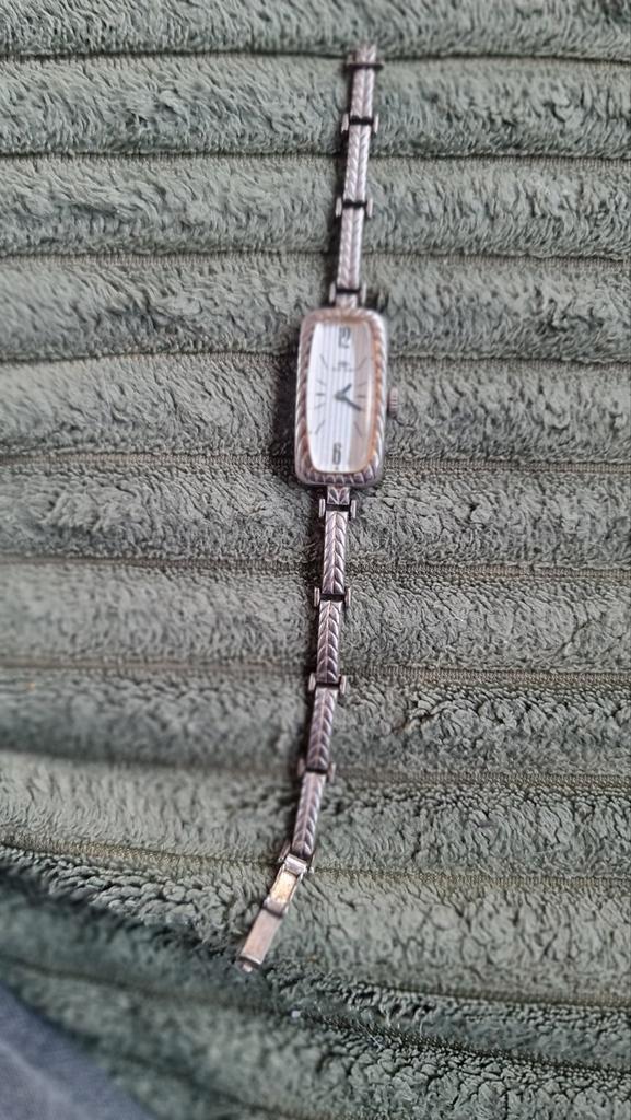 Zilveren dameshorloge - Elegant en tijdloos, Sieraden, Tassen en Uiterlijk, Horloges | Dames, Gebruikt, Polshorloge, Overige merken