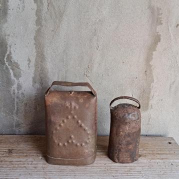 1x Oude brocante metalen koebel geitenbel bel *Etage3* beschikbaar voor biedingen