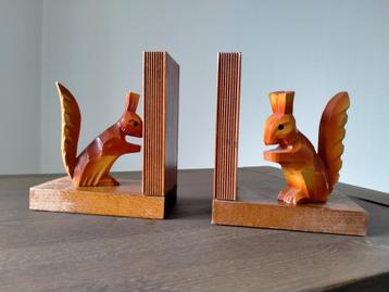 leuke vintage houten boekensteunen met eekhoorns beschikbaar voor biedingen