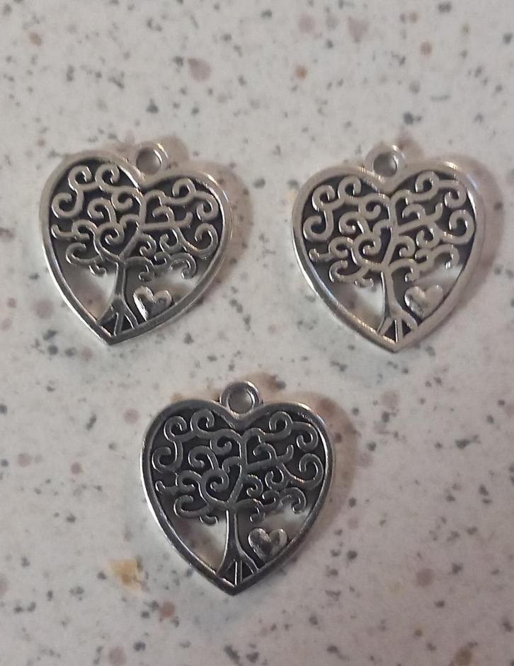 Metalen levensboom hart bedel "nieuw", Hobby en Vrije tijd, Kralen en Sieraden maken, Nieuw, Bedel, Ophalen of Verzenden