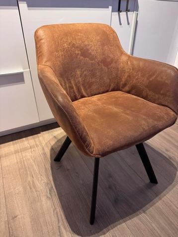 2 Cognac Eetkamerstoelen met Stalen Poten beschikbaar voor biedingen