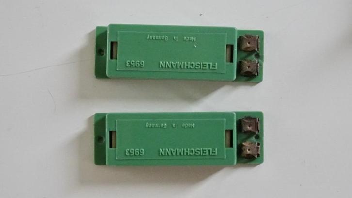 6953 Fleischmann Onderbrekingsschakelaar - 2 stuks, Hobby en Vrije tijd, Modeltreinen | H0, Gebruikt, Transformator of Voeding