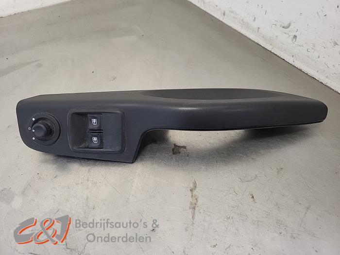 Elektrisch Raam Schakelaar van een Renault Trafic, Auto-onderdelen, Dashboard en Schakelaars, Renault, Gebruikt, 3 maanden garantie