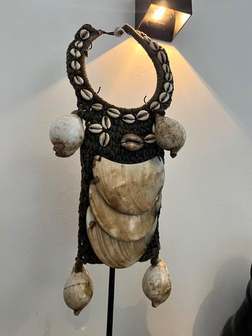Exotische Schelpenketting Wanddecoratie beschikbaar voor biedingen