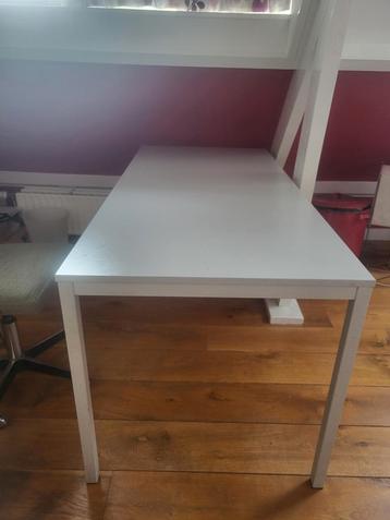 Stevig Scandinavisch bureau van 75 x 165 cm beschikbaar voor biedingen