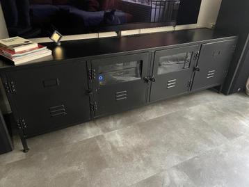 Tv meubel/ lage kast  beschikbaar voor biedingen