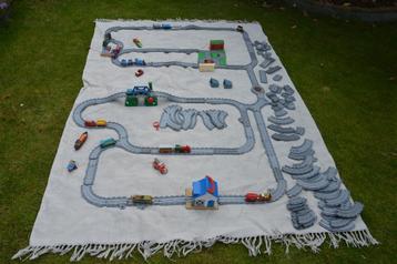 Zeer grote Thomas de treinbaan met locomotieven en wagons beschikbaar voor biedingen