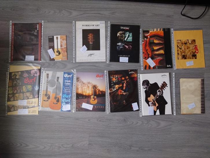 Gitaar Catalogi Brochures diverse voornamelijk akoestisch, Muziek en Instrumenten, Instrumenten | Toebehoren, Gebruikt, Elektrische gitaar