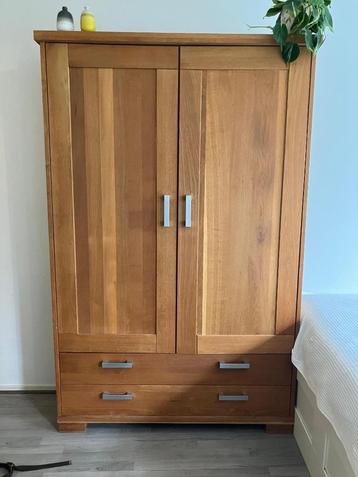 Kast beschikbaar voor biedingen