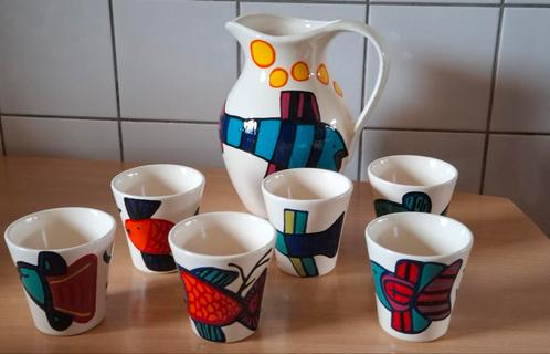 Schenkkan & 6 mokken. Vismotief. Nieuw in verpakking., Huis en Inrichting, Keuken | Servies, Zo goed als nieuw, Kop(pen) en/of Schotel(s)