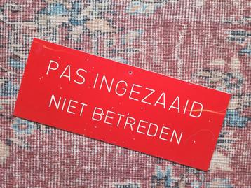 Retro bord " pas ingezaaid... beschikbaar voor biedingen