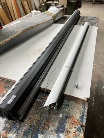 Velux rolgordijn beschikbaar voor biedingen