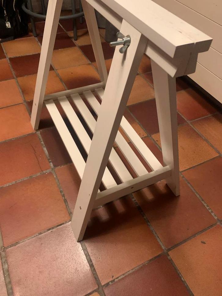 Schraag Ikea Mittback, Huis en Inrichting, Bureaus, Zo goed als nieuw, Ophalen