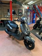 Gebro scooters: Sym fiddle II 45KM BROM BJ2024 Grijs, Ophalen, Maximaal 45 km/u, Zo goed als nieuw, Benzine