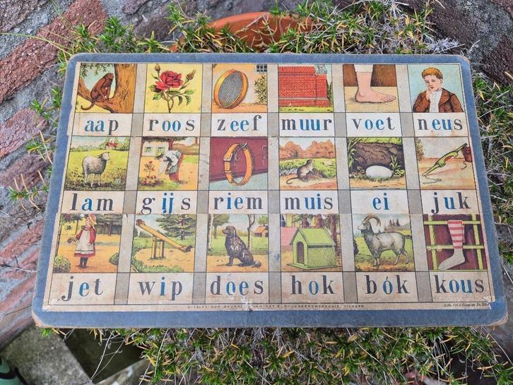 Oude Katholieke leesplankje R.K. Jongensweeshuis in Tilburg, Antiek en Kunst, Antiek | Speelgoed, Ophalen of Verzenden