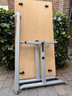 Stevig houten bureau op licht metalen frame, Huis en Inrichting, Bureaus, Ophalen, Gebruikt, Bureau