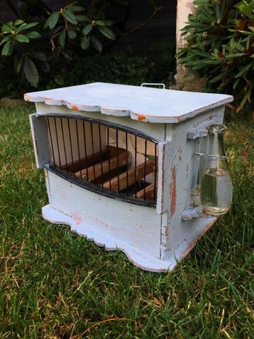 Beeldig oud houten vogelkooitje / antieke vogelkooi flesje beschikbaar voor biedingen