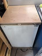 Inbouw koelkast tafelmodel met wielen en houten blad, 100 tot 150 liter, Ophalen, 85 tot 120 cm, Zonder vriesvak