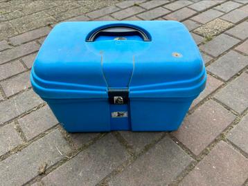 Poetskoffer incl halster beschikbaar voor biedingen